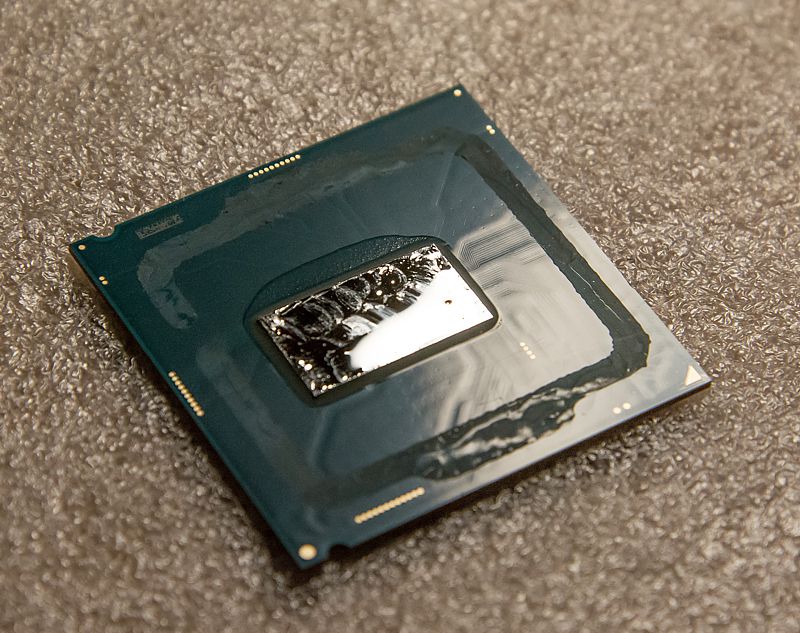 Скальпирование процессора Intel Core i7-8700K передвижным ключом и смена термоинтерфейса на жидкий металл